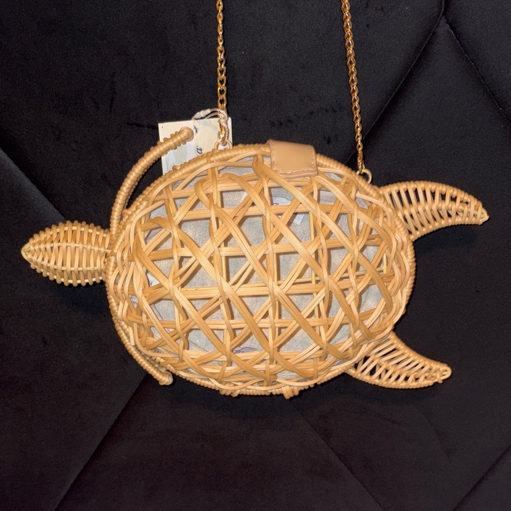 Viral Tommy Bahama Turtle